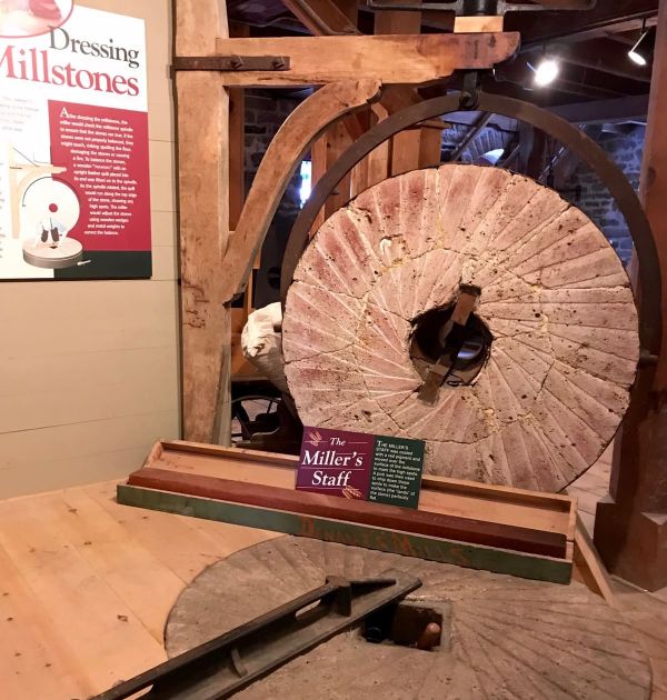 Delta Mill Display, interior