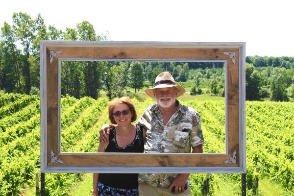 winery-couple-frame-trm6E2E4B47-4CC9-3FEB-C618-DFF1CE353D6C.jpg