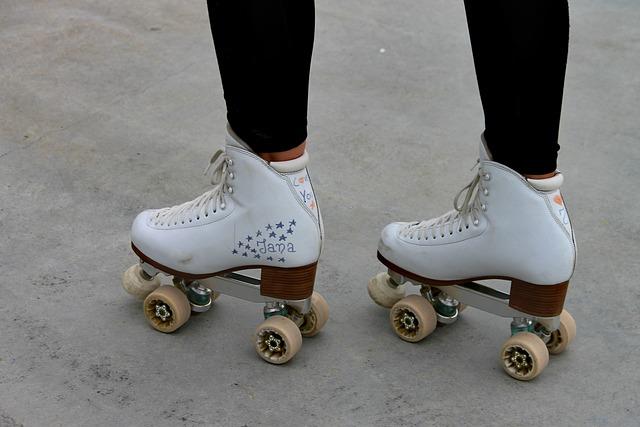 roller skates g986cb73c0 640