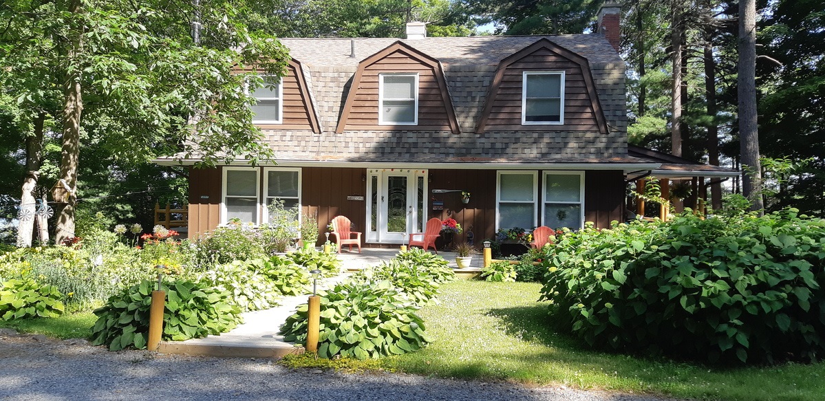 Grass Point Lodge Bed and Breakfast in Newboro email persmisson from owner Peter Frey May 2022 reduced