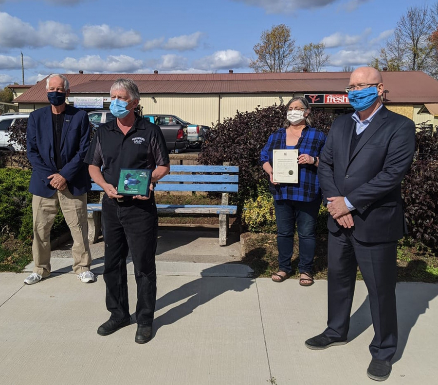 Steve Gordanier, second from left, and Lyn Wills, second from right, co-owners of Gordanier Freshmart, with Mayor Arie Hoogenboom (l) and MPP Steve Clark (r).