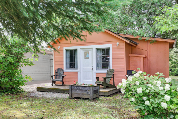 Len’s Cove Cottages